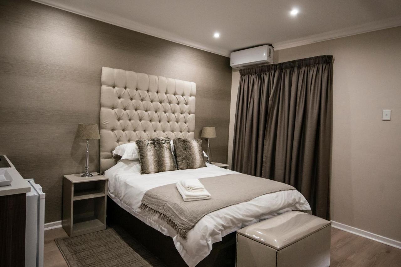 The Royal Guest House Klerksdorp Exterior photo