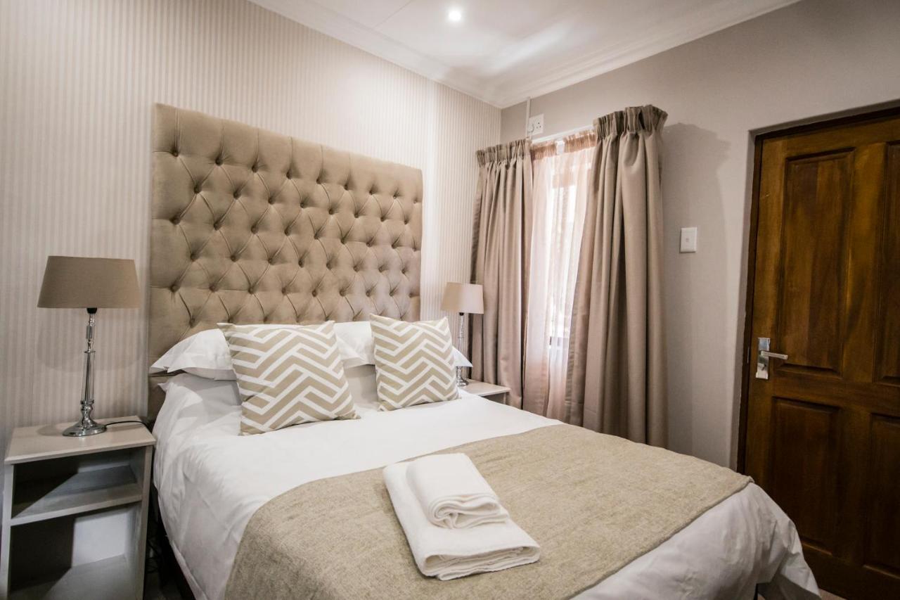 The Royal Guest House Klerksdorp Exterior photo